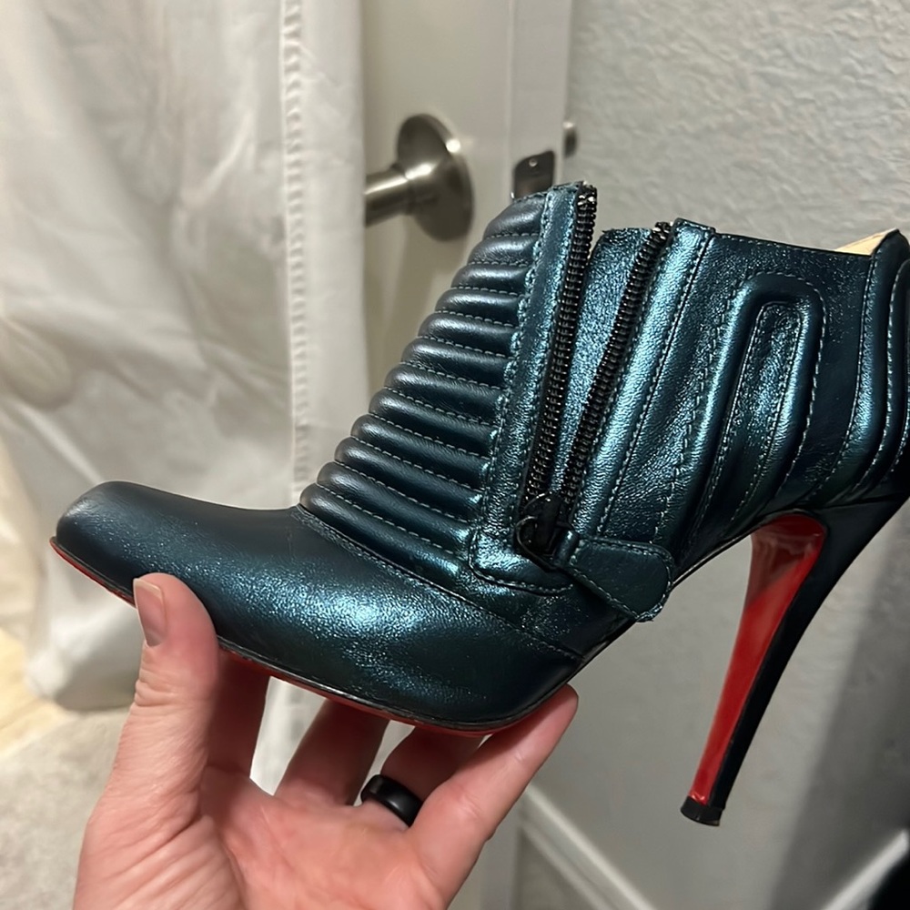 CL booty heels